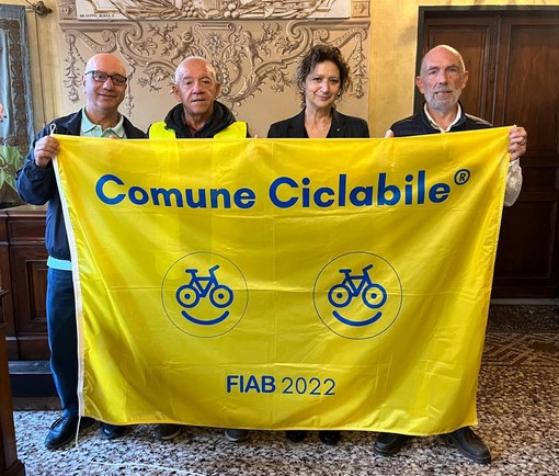 Chiavari, consegnata la bandiera gialla di Comune Ciclabile 2022