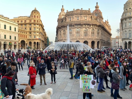 Lavoratori dello spettacolo di nuovo in piazza per chiedere attenzione al mondo della cultura: &quot;Un anno senza arte&quot; (VIDEO)