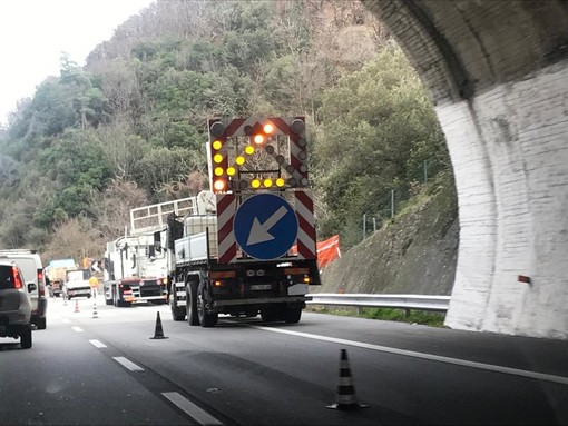 A10. riapre con una corsia in deviazione sulla carreggiata opposta il tratto Genova Aeroporto-Pra’ in direzione Savona