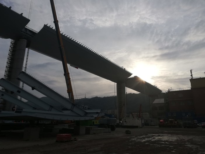 Oggi chiusura temporanea di corso Perrone per i lavori al ponte (FOTO)