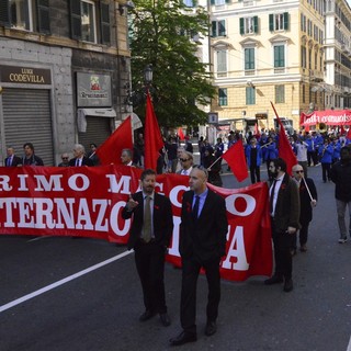 Primo Maggio Internazionalista, il corteo per le vie del centro (FOTO)