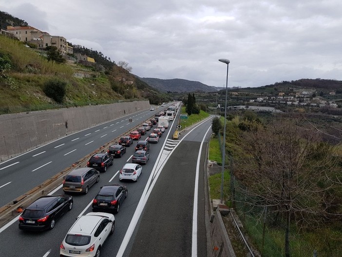 Weekend in arrivo, si prevedono code e rallentamenti sull'Autostrada A10