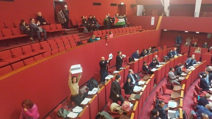 La protesta della scorsa settimana in consiglio comunale sul caso Iren-Mekorot