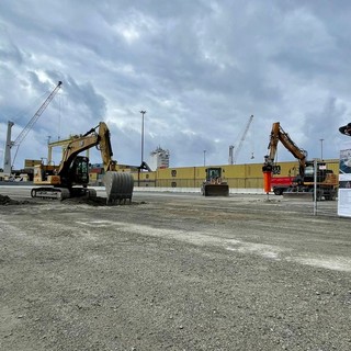 Incidente sul lavoro a Calata Bettolo, operaio ancora in prognosi riservata