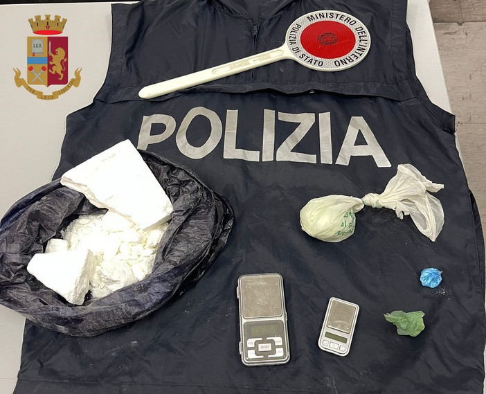 In casa oltre 700 grammi di cocaina purissima: arrestati in tre. Tra loro un minorenne