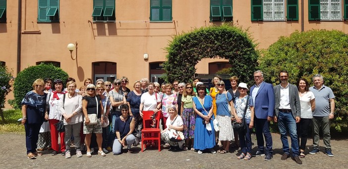 Nel Palazzo della Salute di Sestri Ponente una sedia rossa contro la violenza di genere