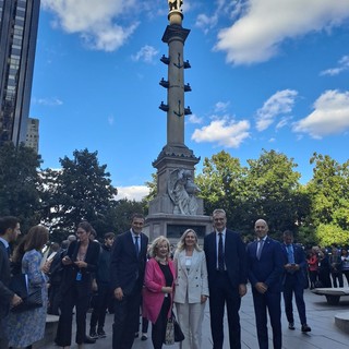 New York: l’omaggio del Comune di Genova alla statua di Colombo al Columbus Circle