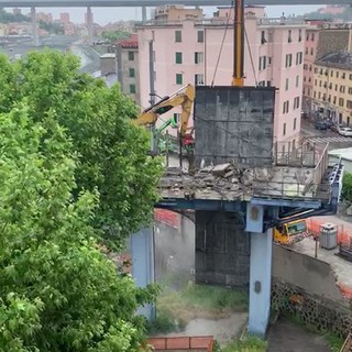 Certosa: demolizione del tronchino della metro, proteste degli abitanti per rumore e polveri (video)