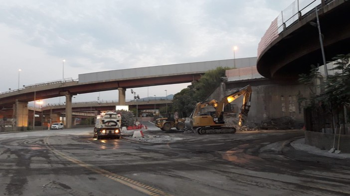 Demolizione della rampa di via Siffredi completata: tornano a circolare regolarmente le macchine