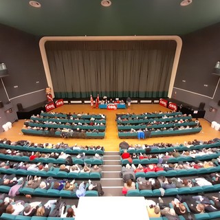 &quot;No alla manovra del Governo&quot;: al Teatro Verdi di Sestri Ponente più di 500 delegati Cgil di Genova (VIDEO)