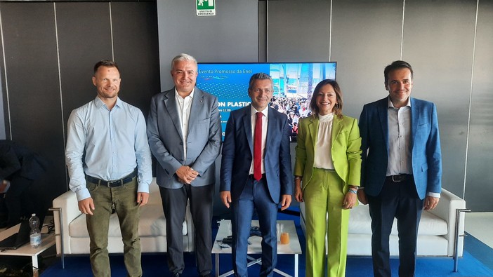 Ocean Race: presentato il progetto pilota 'Eyes on Plastic'