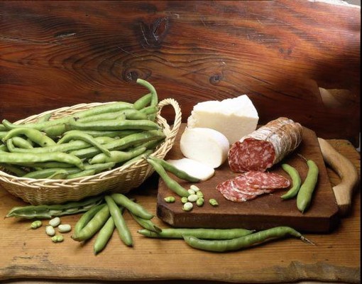 A Sant'Olcese il 25 aprile si celebra con la Sagra di fave e salame