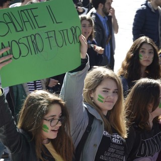 Fridays for Future Genova: di nuovo in piazza per  #toglieticituttomanonilfuturo