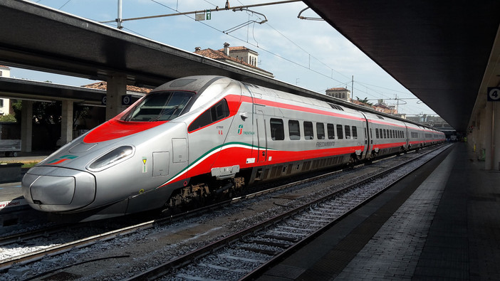 Roma dove sei? Oltre quattro ore per raggiungere la Capitale in treno, per i genovesi le ‘Vacanze romane’ sono sempre più lontane