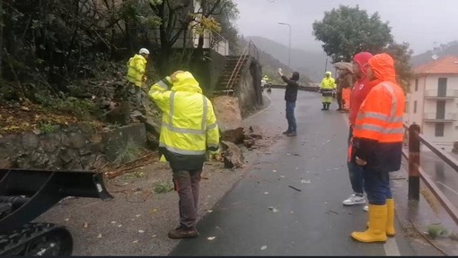 Frana tra Casarza Ligure e Bargone, circolazione interrotta