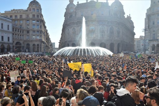 Fridays For Future contro il sindaco Bucci sul tema del trasporto pubblico urbano: &quot;Il filobus gattopardesco e la burocrazia&quot;