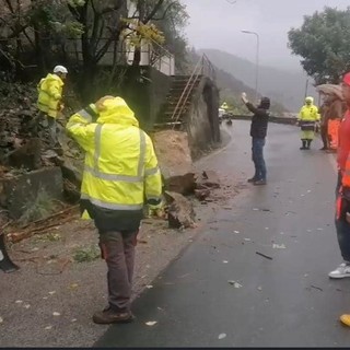 Frana tra Casarza Ligure e Bargone, circolazione interrotta