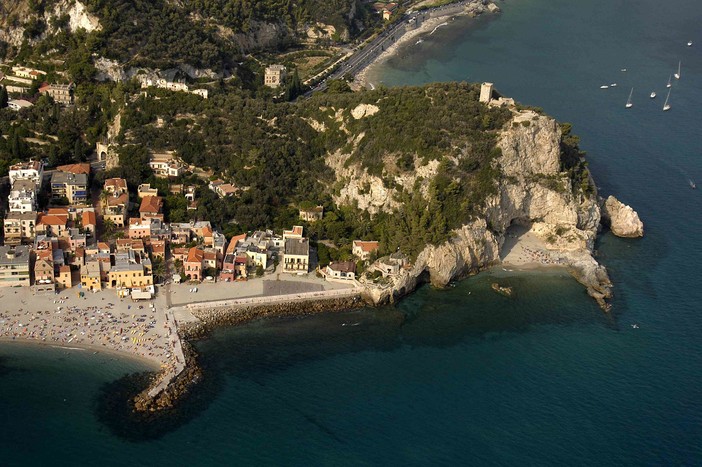 Amata e chiacchierata: tra le dieci spiagge più belle d'Italia per Ansa c'è anche Punta Crena