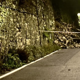 Crolla muraglione in via Bavari, chiusa la strada per Davagna