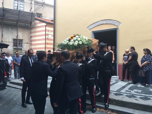 Savona, l’ultimo saluto all’appuntato dei carabinieri Andrea Barbagli