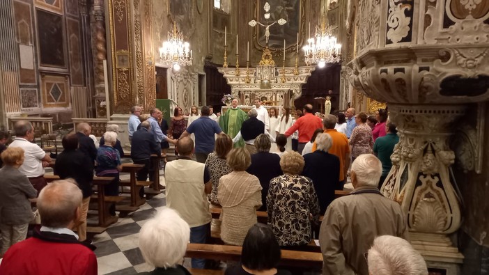 Voltri festeggia i cinquant’anni di sacerdozio di Don Carlo Parodi