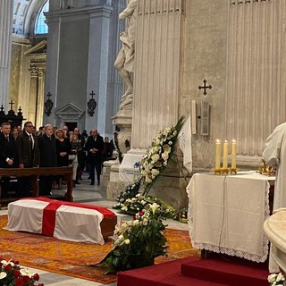 In centinaia per l’ultimo saluto a Paolo Odone, &quot;un grande genovese&quot; (foto e video)