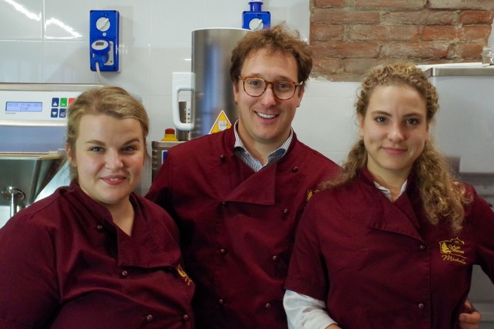 Sandor fra Giulia Beitone a sx chef pasticcera e la sorella Michelle a dx