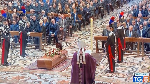 Le immagini dei funerali in Duomo di Silvio Berlusconi (foto dallo speciale Tg5)