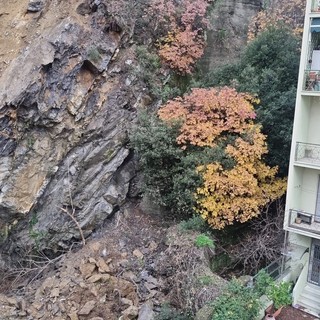 Frana di via Posalunga, evacuati 40 appartamenti (foto)