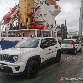 Violazione delle norme della salvaguardia delle vite in mare, Guardia Costiera di Genova sequestra una nave