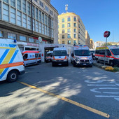 Ospedale Galliera in sofferenza: fino a trenta ambulanze in attesa