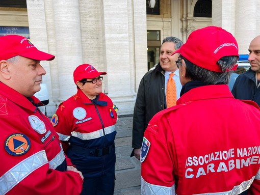 Ucraina, partiti da Genova i volontari dell’associazione nazionale carabinieri della Liguria per portare medicinali in Polonia