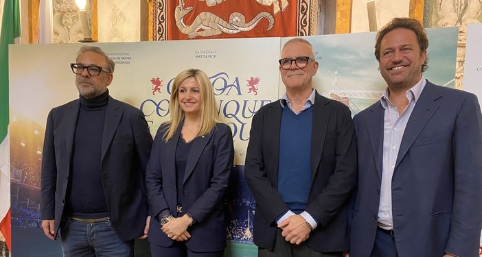 L'ad Blazquez (primo da sinistra) e il presidente Zangrillo (penultimo da sinistra) alla presentazione del film &quot;Genoa comunque e ovunque&quot;