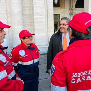 Ucraina, partiti da Genova i volontari dell’associazione nazionale carabinieri della Liguria per portare medicinali in Polonia