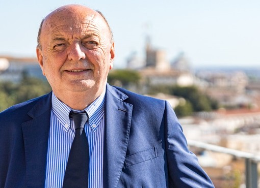 Parte il bando per le comunità energetiche, il Ministro Pichetto Fratin al nostro giornale: &quot;Obiettivo 15-20mila realtà in tutta Italia&quot;