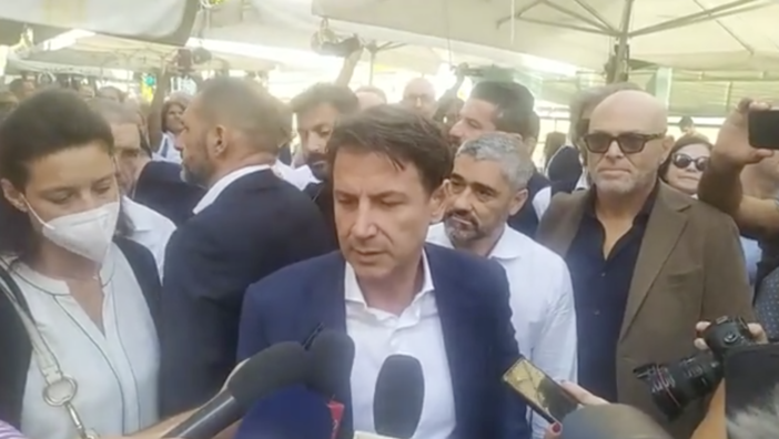 Elezioni politiche, l'attacco di Conte a Meloni: &quot;Risoluzione su Orban dimostra che sia inadatta a governare&quot;