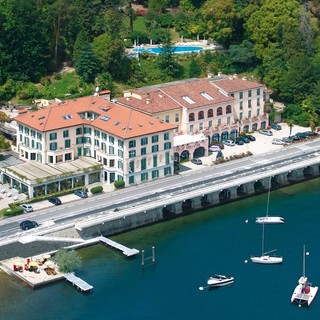 Scopri l'esperienza delle bollicine in un Gala dinner con vista sul lago Maggiore, dove i protagonisti saranno menù di pesce e Champagne