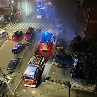 Incendio in via Mosso, fiamme partite da uno scooter elettrico parcheggiato in garage