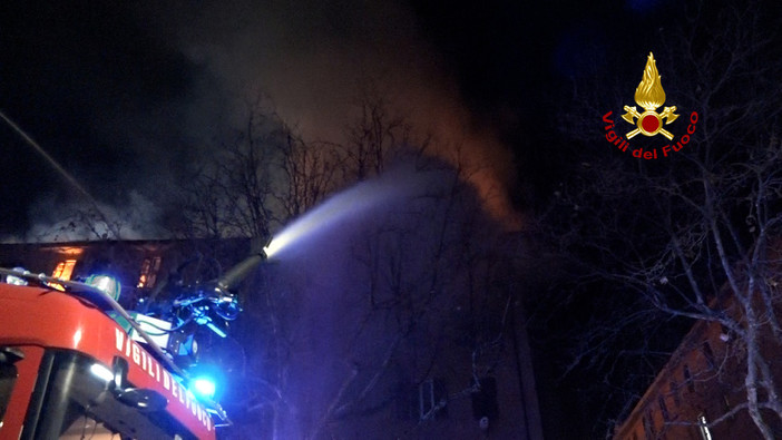 Incendio in via Piacenza, 41 sfollati ospitati negli alberghi. Gambino: &quot;Il contenzioso è tra privati ma noi continuiamo a stare a fianco delle famiglie&quot;