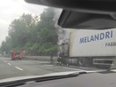 Camion prende fuoco poco prima dello svincolo di Bolzaneto, coda in A7