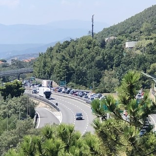 Tamponamento tra tre auto sulla A10, soccorsi mobilitati: traffico in tilt