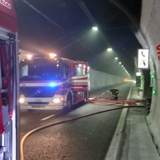 Incendio in galleria, ok alla ripresa dei lavori in A12: venerdì la riapertura delle corsie