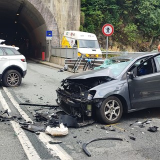 Struppa, scontro frontale sulla SS45: trentenne al San Martino