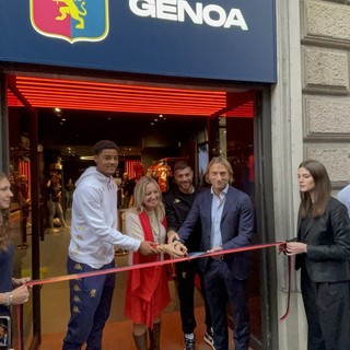 La pioggia non ferma i tifosi, in centinaia oggi per l’apertura del nuovo Genoa Store