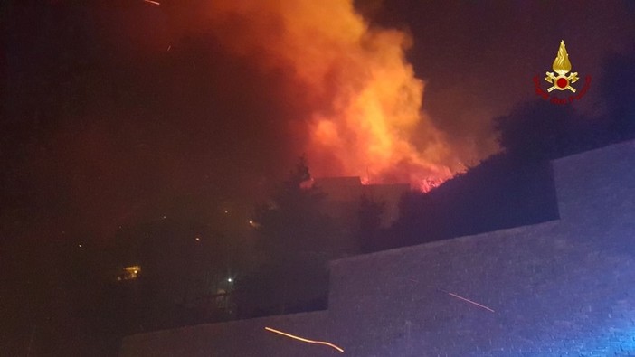 Cogoleto, i ringraziamenti del sindaco a chi si è impegnato nello spegnimento dell'incendio