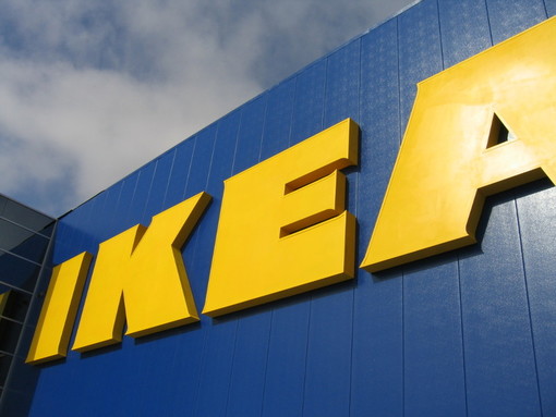 Ikea richiama alcuni lotti di specchi per prevenirne la possibile caduta