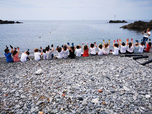 Bambini e bambine insieme per ripulire il porticciolo di Nervi, venerdì appuntamento con ‘Il mare comincia qui’