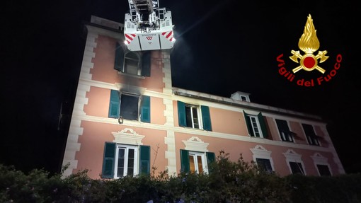 Incendio in una villa in corso Europa, distrutta abitazione