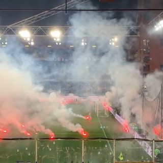 Scontri fra tifosi dopo Samp-Spezia, presi d'assalto i bus