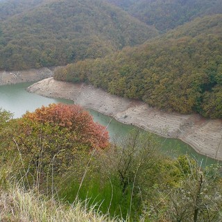 Tragedia a Busalletta, sessantenne trovato morto dentro al lago